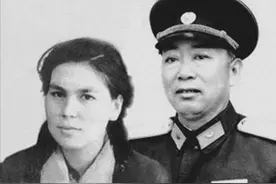刘亚楼去世24年后，妻子在丈夫墓前落泪：你交代我的事我都完成了图片