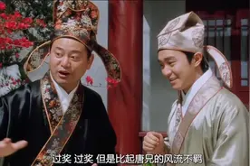 厕所门口挂了一副对联，上联“来人不蹲就站”，下联一出众人喝彩图片