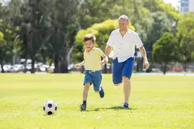 心理学：孩子和父亲的关系，直接决定他20年后的命运图片