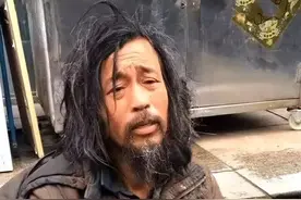 3年前的流浪大师沈巍，正式成为现代大学者，估计身价2000万图片