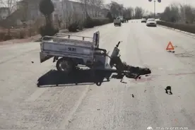 邯郸 | 危险！电动三轮车违法载人与一辆重型货车发生碰撞险些丧命图片