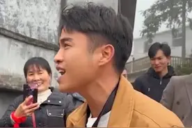 贵州一新郎上门接亲遭遇拦门酒，好兄弟巧妙化解，还让女方喝了酒图片