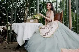 玩梗玩到自己身上还得看杨幂，有颜有钱有身材图片