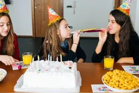 过生日，过阳历还是阴历？俗语“生日不能随便过”，过生日啥讲究图片