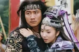 演员胡军：喝酒娶了小师妹，婚后绯闻不断却和妻子恩爱23年图片