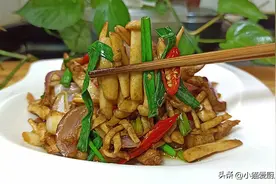 海鲜菇不要再做汤，试试这道家常快手小炒，味道鲜美口感滑嫩好吃图片