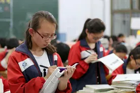 高中生每年花10万补课，高考686分全校第一，等来的却是一片嘲讽图片