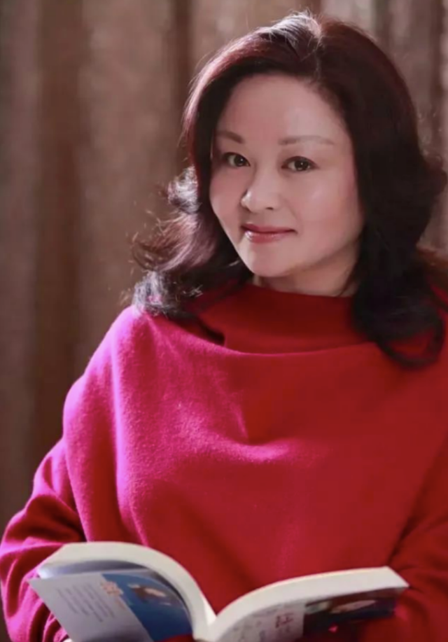 杨红樱介绍（四川女人）