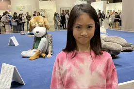 李小鹏罕晒全家福，“萌神”奥莉长大更美了，弟弟古灵精怪颜值高图片