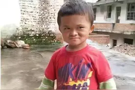 8年前，江西7岁男孩因酷似马云爆火，被包装成网红，如今怎么样了图片