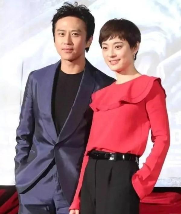曝邓超出轨19岁嫩模！花千万掩盖丑闻，孙俪深夜发文：再见婚姻！