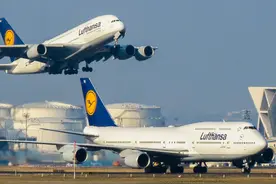 波音747前传，为何采用鹅头肿包式驾驶舱？设计比A380更聪明图片