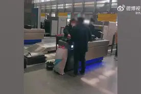 【#高铁站回应男子带无钻头电钻被拒#：22年出台的新规，高铁火车都不能带】图片