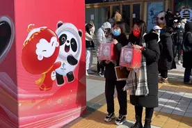 热捧冰墩墩！折射中国文化和冬奥会的双重魅力图片