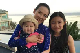 章子怡为继女小苹果庆祝16岁生日，当8年后妈，日久见人心图片