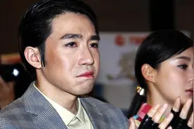 娱乐圈有多现实？俞灏明毁容后被赶出天天向上，被刘烨当众推开？图片