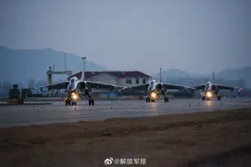 战鹰夜训酷图图片