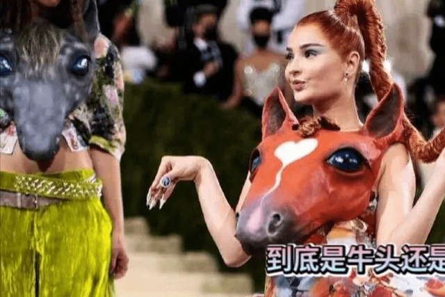 开裆裤，裸胸装，高奢大秀一个比一个奇葩，暴露难道就是时尚？