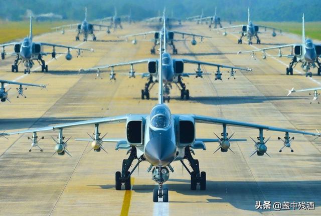 面对有2200架战机、5000枚导弹的中国，是否引爆台海，美军没底气