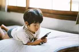 不只是上瘾！孩子爱刷短视频，真的会变笨！图片