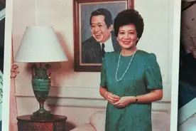 母亲当总统时，回中国认祖归宗，儿子成总统后，却带头反对中国图片