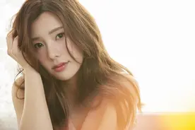 女大学生私密照泄露，被男友发布外网，网友竟说：大众乐！图片