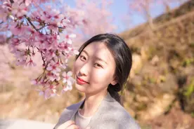 女人允许你摸她的手，一般都代表着这几种意思图片