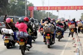 摩托车成国人新宠，是代步工具也是流量密码图片