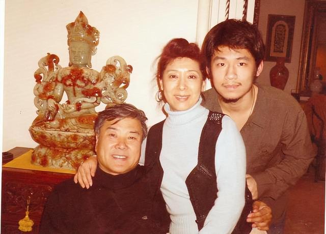歌唱家关牧村入住养老院 门槛百万