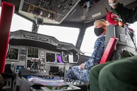 美国心里真着急，没有水上大飞机！日本有一款很不错，要不要买？图片