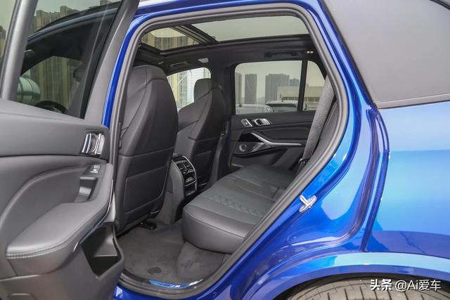 V8双涡轮大宝马SUV，原装进口带4驱，轻松超跑车，带你看宝马X5 M