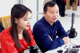 热心卖羊的“乡土主播”：哪怕卖掉一只羊，也能高兴好几天图片