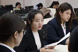 教育部发布好消息，三大类学生能够直接晋级公务员，不用考试图片