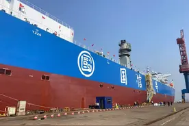 为了吃中国人有多拼？曾特地造一艘养鱼巨轮，排水量远超辽宁舰！图片
