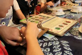 广东6人聚餐，喝完8瓶老茅台，保洁员捡走瓶子，专家：安享余生呗图片