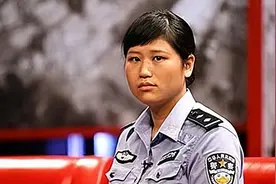 2008年女警在汶川废墟中哺育9婴，凭此接连获奖，破格晋升引争议图片