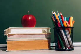 “10后”抢着买的限定笔，“90后”已经买不起图片