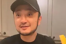 主持人尼格买提曾深夜发文：你选的你受着，满脸憔悴疑受情伤图片