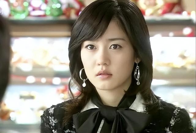 《秘密花园》;与汤唯主演爱情电影《晚秋》;与孙艺珍主演爱情剧《爱的