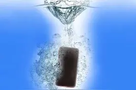 手机进水该怎么办？图片