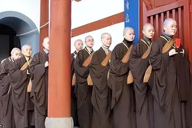 辽宁一清贫寺庙，庙内皆女性，日睡4小时吃一餐，拒绝香客捐钱图片