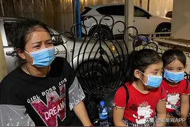 家庭不幸，柬埔寨母亲携双胞胎女儿跳河图片