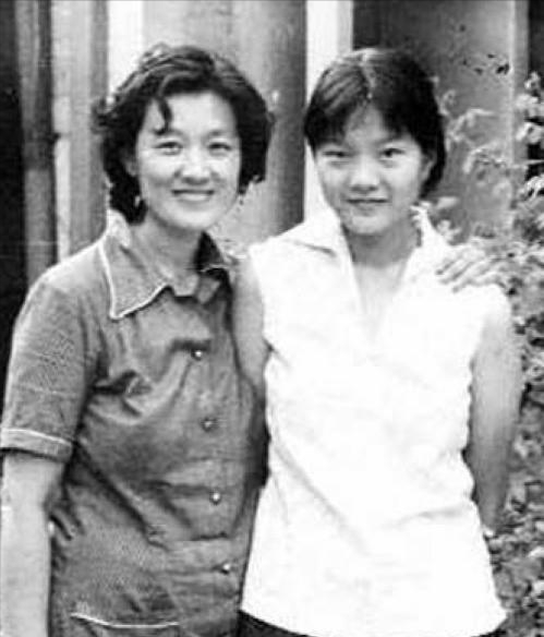 1983年乔冠华病逝，章含之对葬礼安排提出三点要求，中央：同意