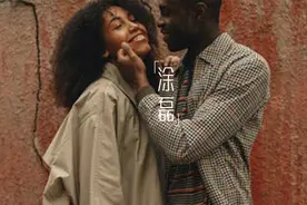 女大三抱金砖，这是对姐弟恋最大的欺骗图片