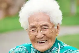 磕头跪拜图片