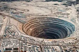 人抵达的地球最深处为12262米，地下都有什么？人能挖穿地球吗？图片