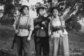 女知青老照片：蹉跎岁月，漂亮的女知青绝不逊色今天的美女图片