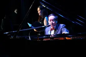 钢琴大师刘念劬本周六将与多位青年演奏家在苏州河畔联袂演出图片