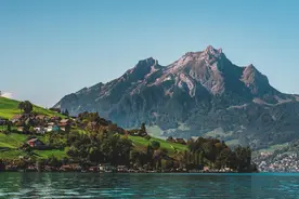 两性交往，女人叫你“哥”，多半有这3个“坏”心眼图片