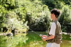 适合夏季提升“阳气”的运动？试试游泳和垂钓吧图片